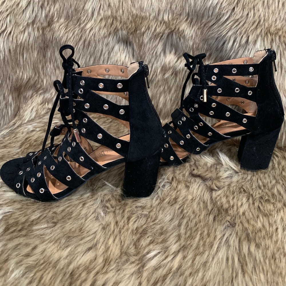 Cute black suede heels - Picture 3 of 5